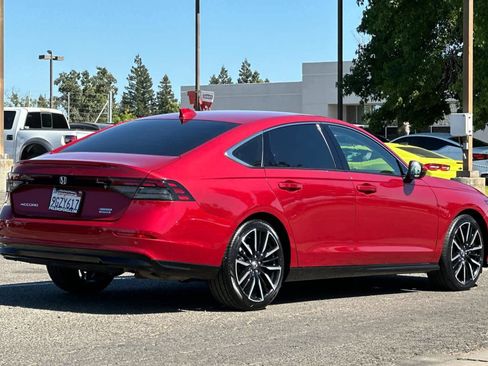 Used 2023 Honda Accord Touring image 2