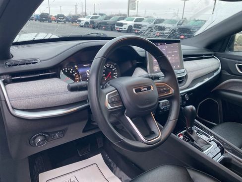 Used 2024 Jeep Compass Latitude image 14