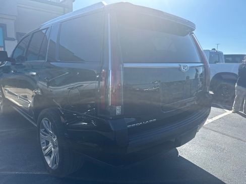 Used 2017 Cadillac Escalade Premium Luxury AWD/4WD image 6