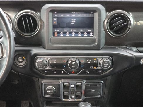 Used 2019 Jeep Wrangler Unlimited Sport image 18