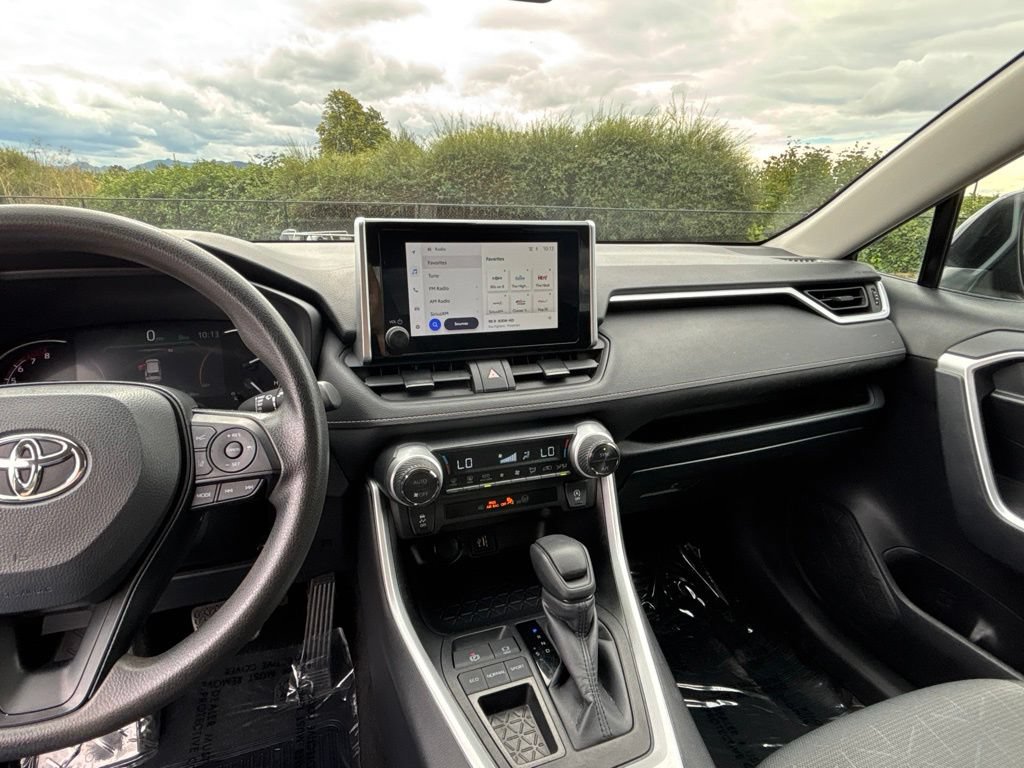Used 2025 Toyota RAV4 XLE FWD image 25
