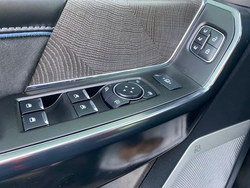 Used 2025 Ford F250 Platinum image 18