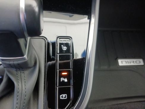 Used 2024 Kia Niro EX image 25
