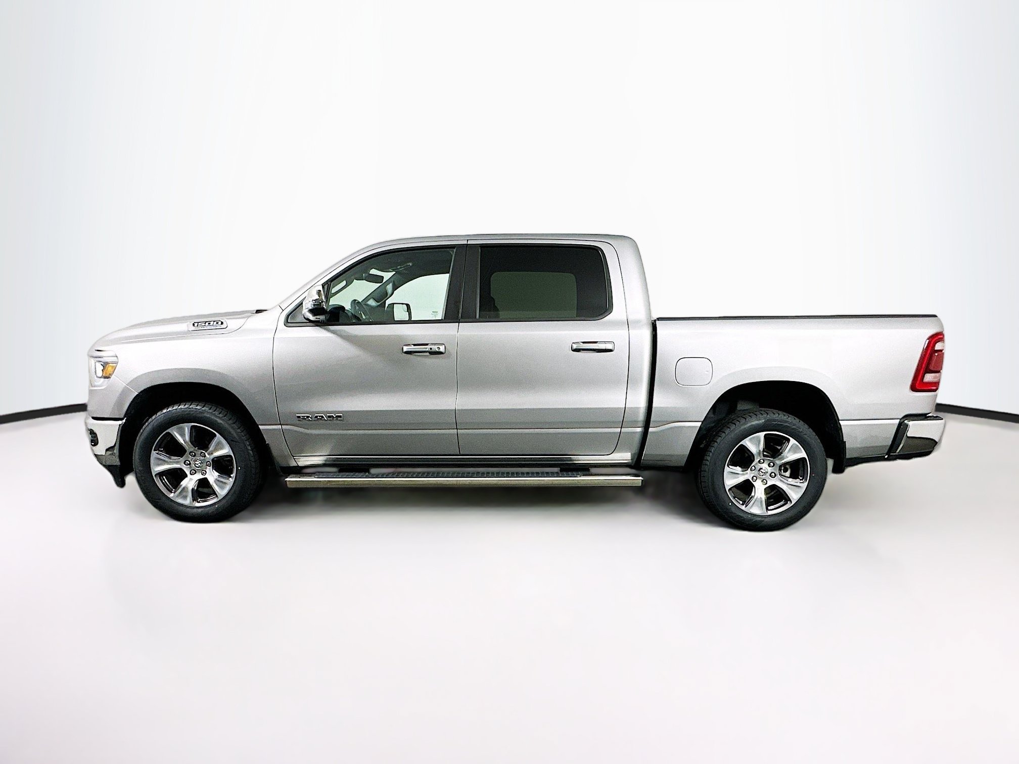 Used 2024 RAM 1500 Laramie AWD/4WD image 4