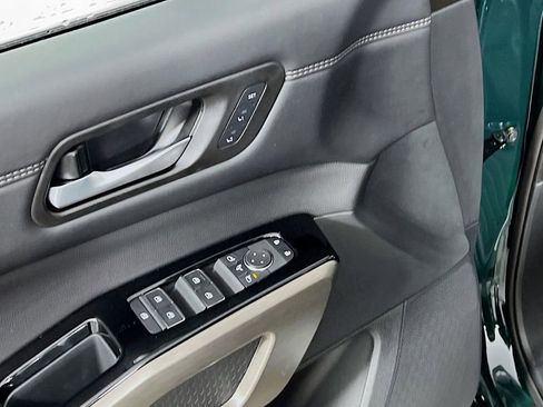 Used 2025 Nissan Pathfinder Platinum AWD/4WD image 16