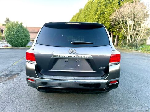 Used 2013 Toyota Highlander 4WD w/ Cold Weather Pkg image 6