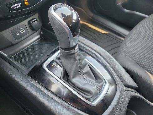 Used 2020 Nissan Rogue Sport S image 24