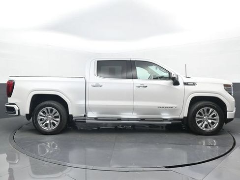 Used 2024 GMC Sierra 1500 Denali w/ Technology Package AWD/4WD image 2