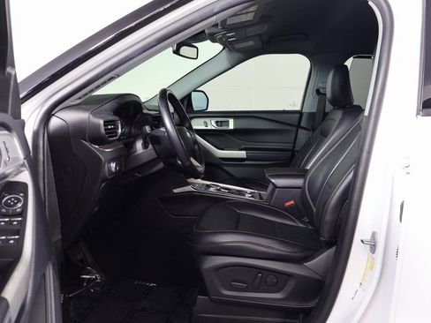 Used 2022 Ford Explorer Limited image 10
