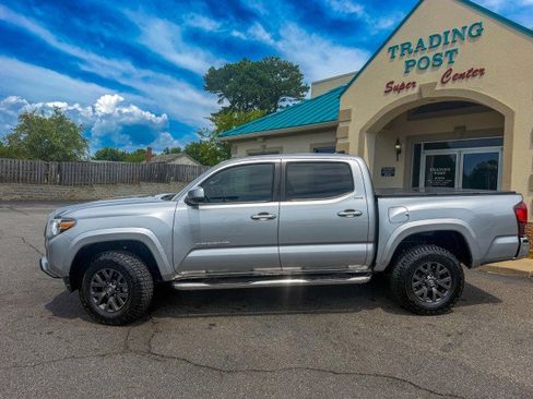 Used 2021 Toyota Tacoma SR5 RWD image 25