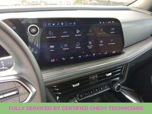 Used 2025 Chevrolet Suburban Z71 image 29