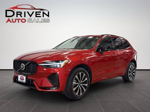 Used 2024 Volvo XC60 B5 Core AWD/4WD image 3