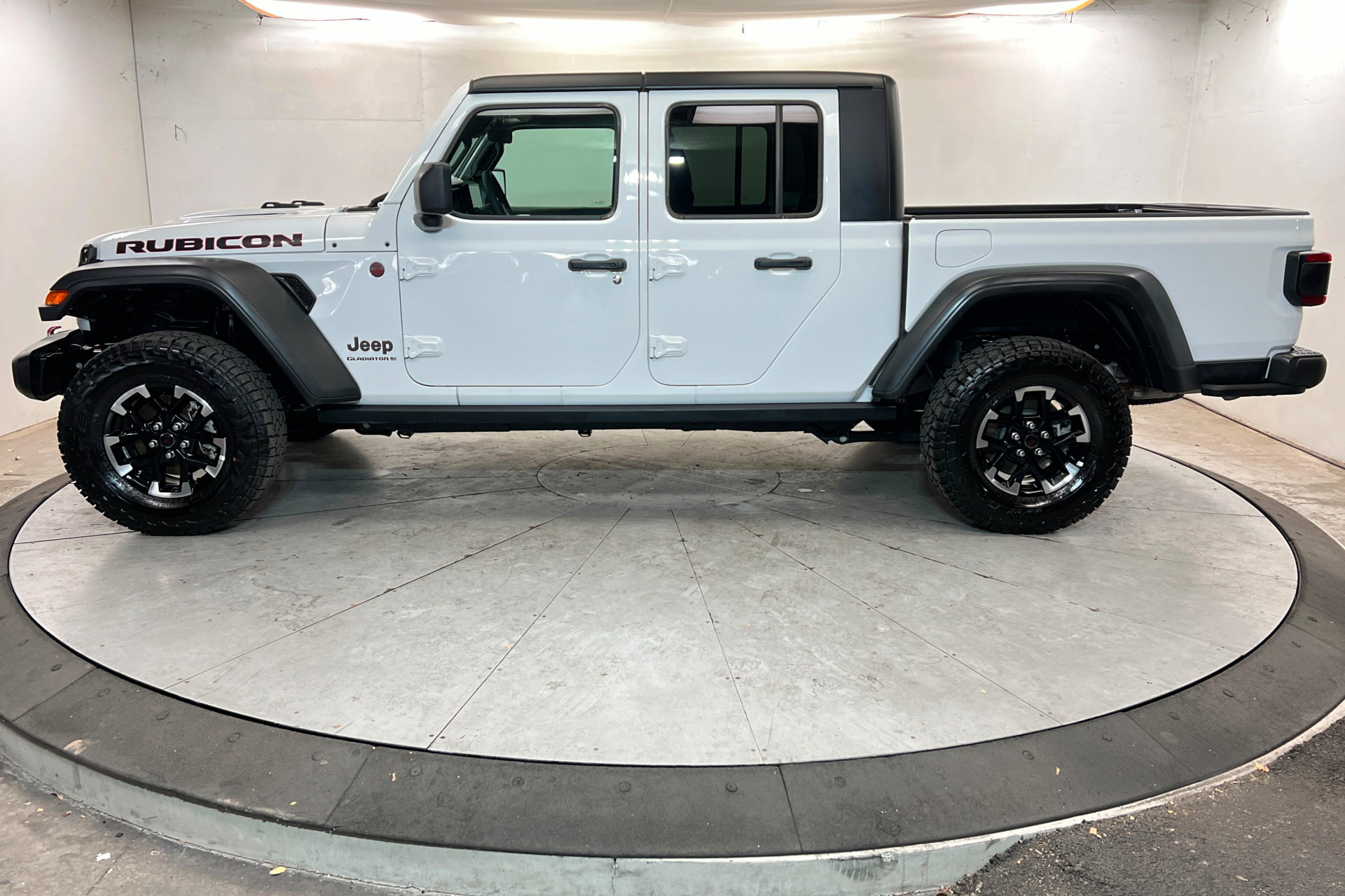 Used 2026 Jeep Gladiator Rubicon AWD/4WD image 2
