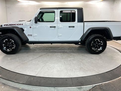 Used 2026 Jeep Gladiator Rubicon AWD/4WD image 2