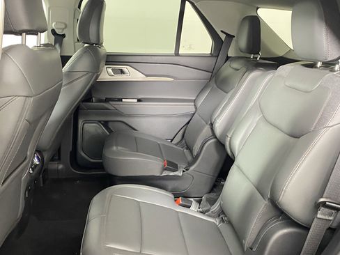 Used 2025 Ford Explorer Active w/ Active Comfort Package image 14