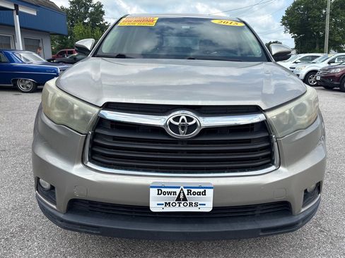 Used 2015 Toyota Highlander Plus FWD image 8