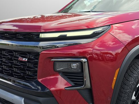 New 2027 Chevrolet Traverse Z71 w/ Enhanced Driving Package AWD/4WD image 13