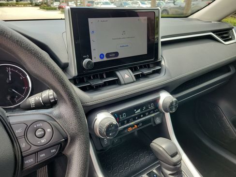 Used 2024 Toyota RAV4 XLE FWD image 23