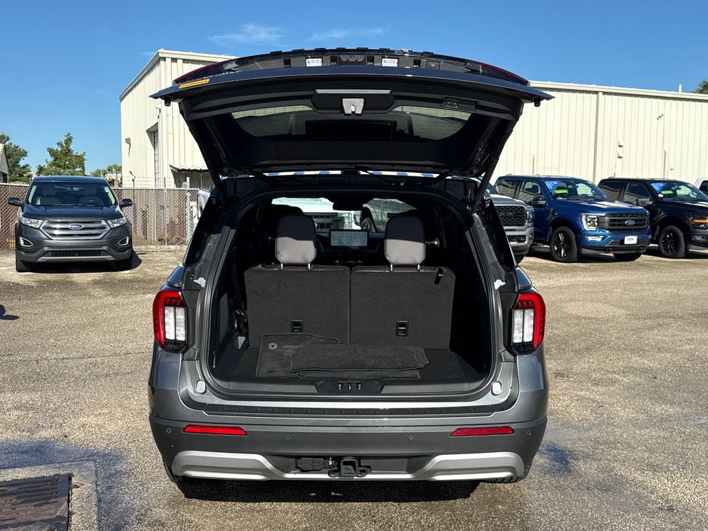Used 2026 Ford Explorer Platinum RWD image 30