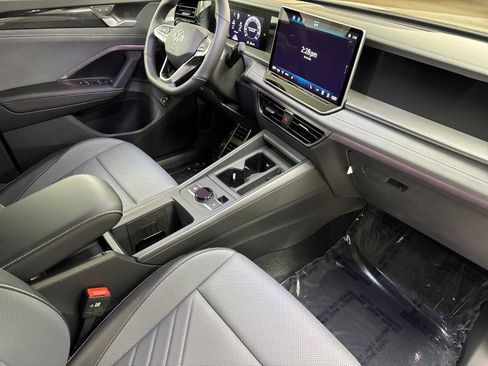 New 2026 Volkswagen Tiguan SE R-Line AWD/4WD image 15