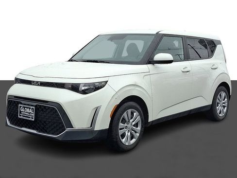 Used 2023 Kia Soul LX FWD image 3