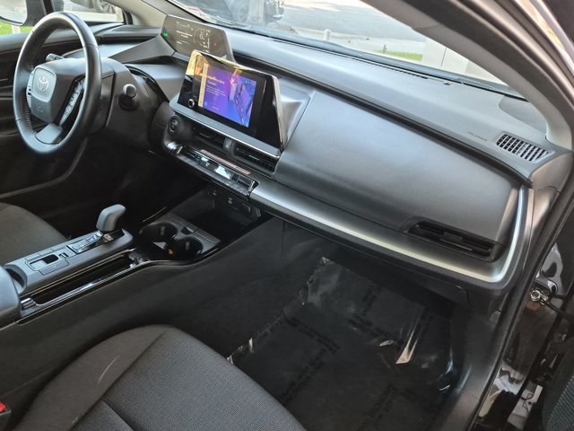 Used 2025 Toyota Prius LE FWD image 6