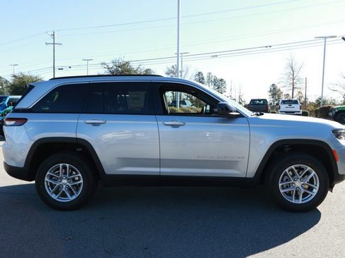 New 2025 Jeep Grand Cherokee Laredo X image 4