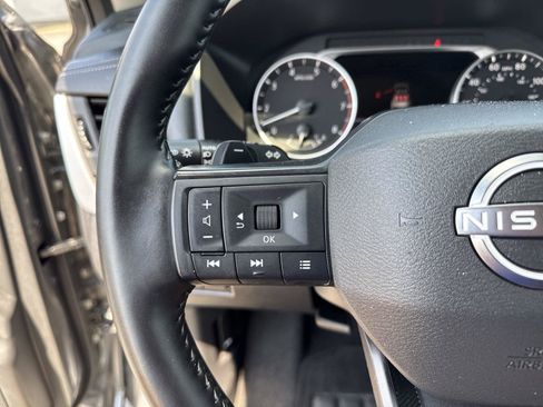 Used 2025 Nissan Rogue SV FWD image 21