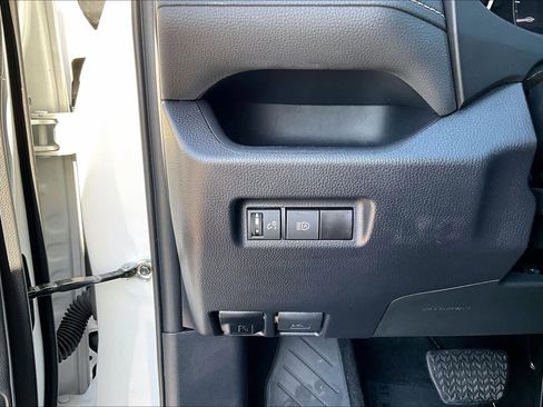 Used 2024 Toyota RAV4 XLE FWD image 31