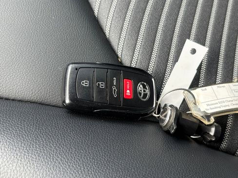 Used 2025 Toyota Highlander XSE AWD/4WD image 21