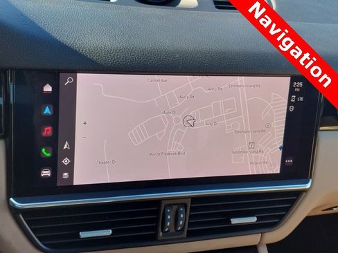 Used 2023 Porsche Cayenne Platinum Edition image 13