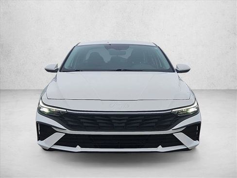 Used 2024 Hyundai Elantra SEL image 2