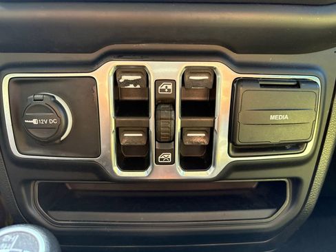 Used 2021 Jeep Gladiator Sport image 9