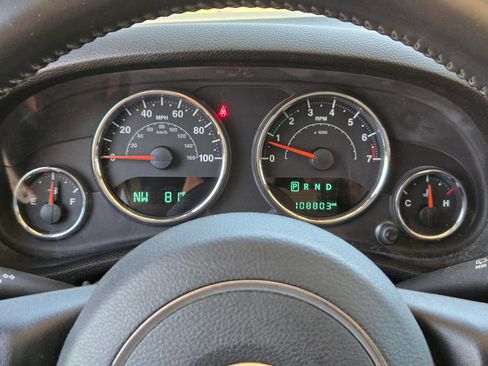 Used 2015 Jeep Wrangler Unlimited Sport w/ Quick Order Package 24S AWD/4WD image 23