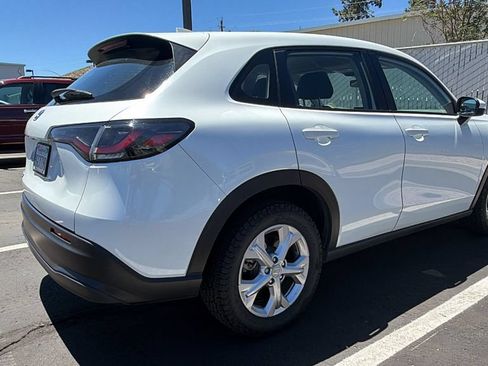 Used 2023 Honda HR-V LX image 2