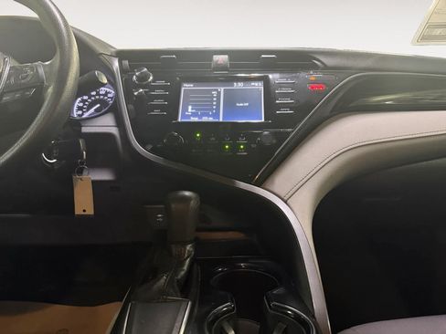 Used 2019 Toyota Camry LE FWD image 18