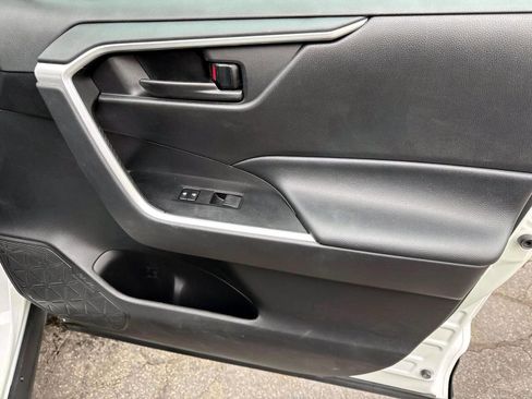 Used 2021 Toyota RAV4 LE w/ Carpet Mat Package (TMS) image 11