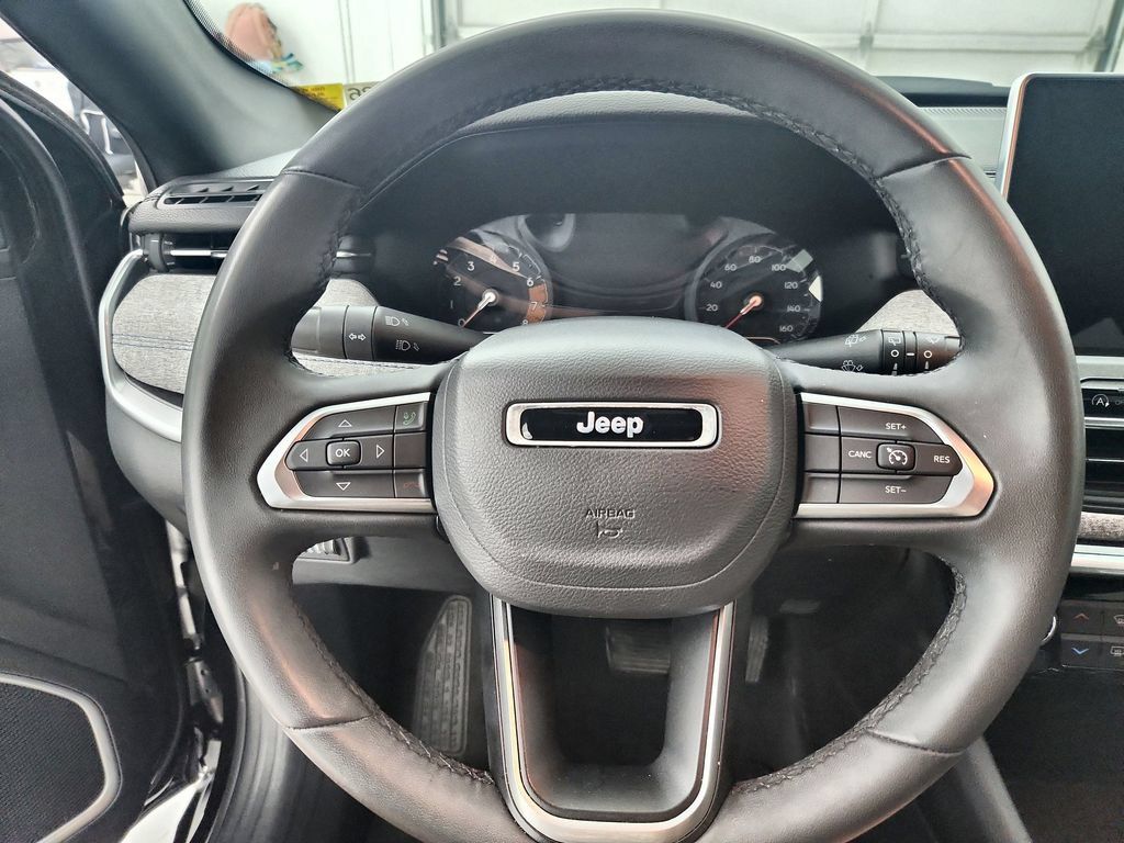 Used 2024 Jeep Compass Latitude AWD/4WD image 25
