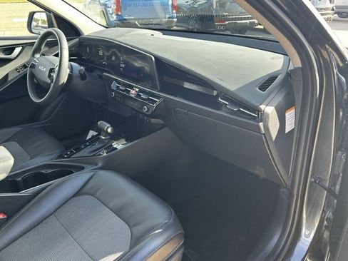 Used 2023 Kia Niro EX image 28