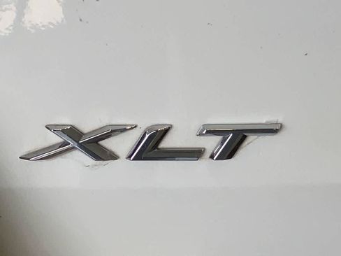 Used 2020 Ford Explorer XLT w/ Equipment Group 202A AWD/4WD image 11