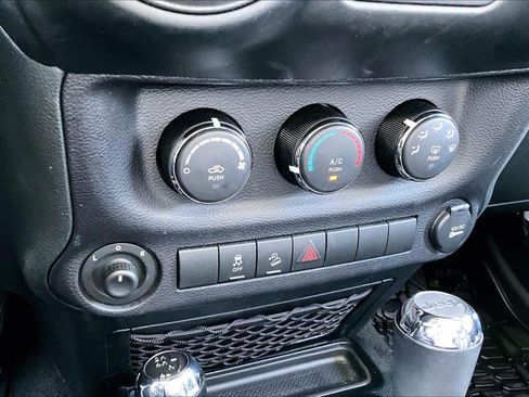 Used 2018 Jeep Wrangler Unlimited Sport AWD/4WD image 29