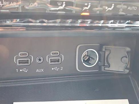 Certified 2025 Jeep Grand Cherokee L Limited w/ Luxury Tech Group II image 14