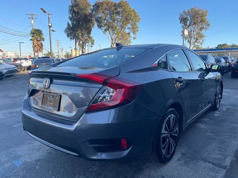 Used 2017 Honda Civic EX-T image 4