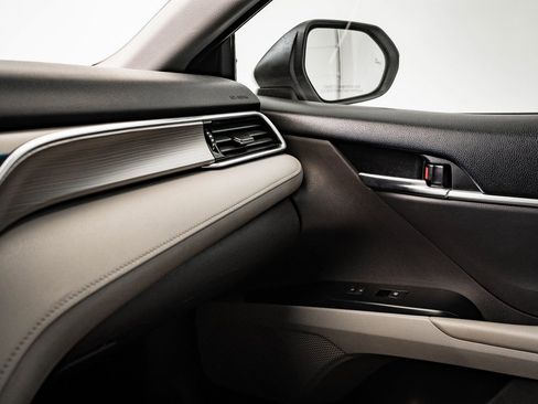 Used 2018 Toyota Camry SE image 38