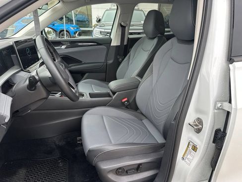 Used 2026 Volkswagen Tiguan SE AWD/4WD image 10