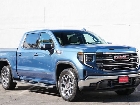 Used 2024 GMC Sierra 1500 SLT w/ SLT Premium Package AWD/4WD image 3