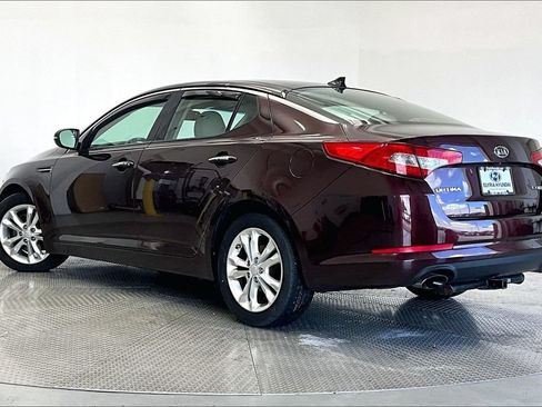 Used 2023 Hyundai Elantra SEL w/ Preferred Accessory Package FWD image 12