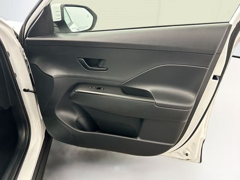 Used 2025 Hyundai Kona SEL AWD/4WD image 33