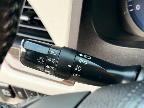 Used 2016 Toyota Sienna XLE Premium AWD/4WD image 37