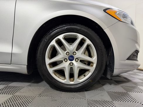 Used 2016 Ford Fusion SE FWD image 10